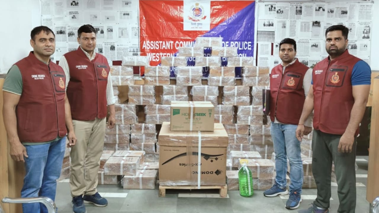 ‘एयर स्ट्राइक’ का बजा सायरन…फिर मची अफरा-तफरी, दिल्ली के राजा गार्डन में आखिर क्या हुआ?