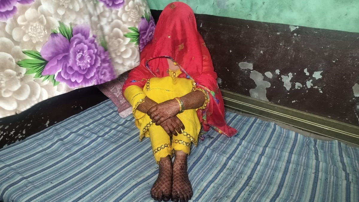 मेहंदी रचाए बैठी रही दुल्हन, प्रेमी दूल्हा नहीं लाया बारात… गेट पर ताला लगाकर गायब हुआ परिवार