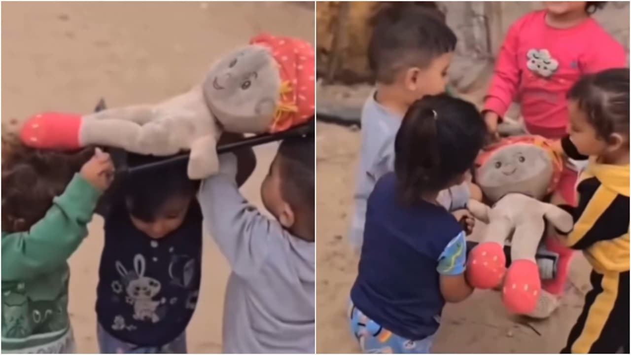 बच्चे खेल रहे डॉल के अंतिम संस्कार का खेल, दिल छू लेगा वायरल Video