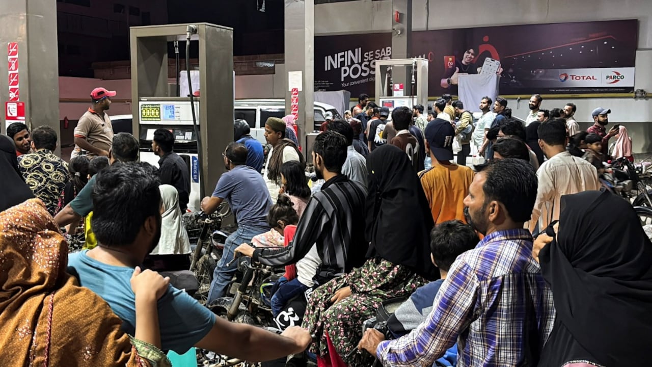 तेल हुआ महंगा तो... इस देश की सरकार ने कर दी बस-ट्रेन सब कुछ फ्री