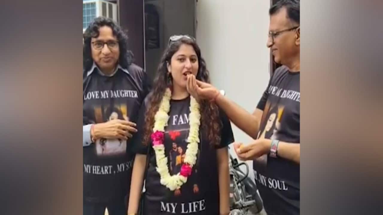 मेरठ: तलाक के बाद बेटी का ढोल-नगाड़ों से स्वागत, पिता की बात ने छू लिया दिल