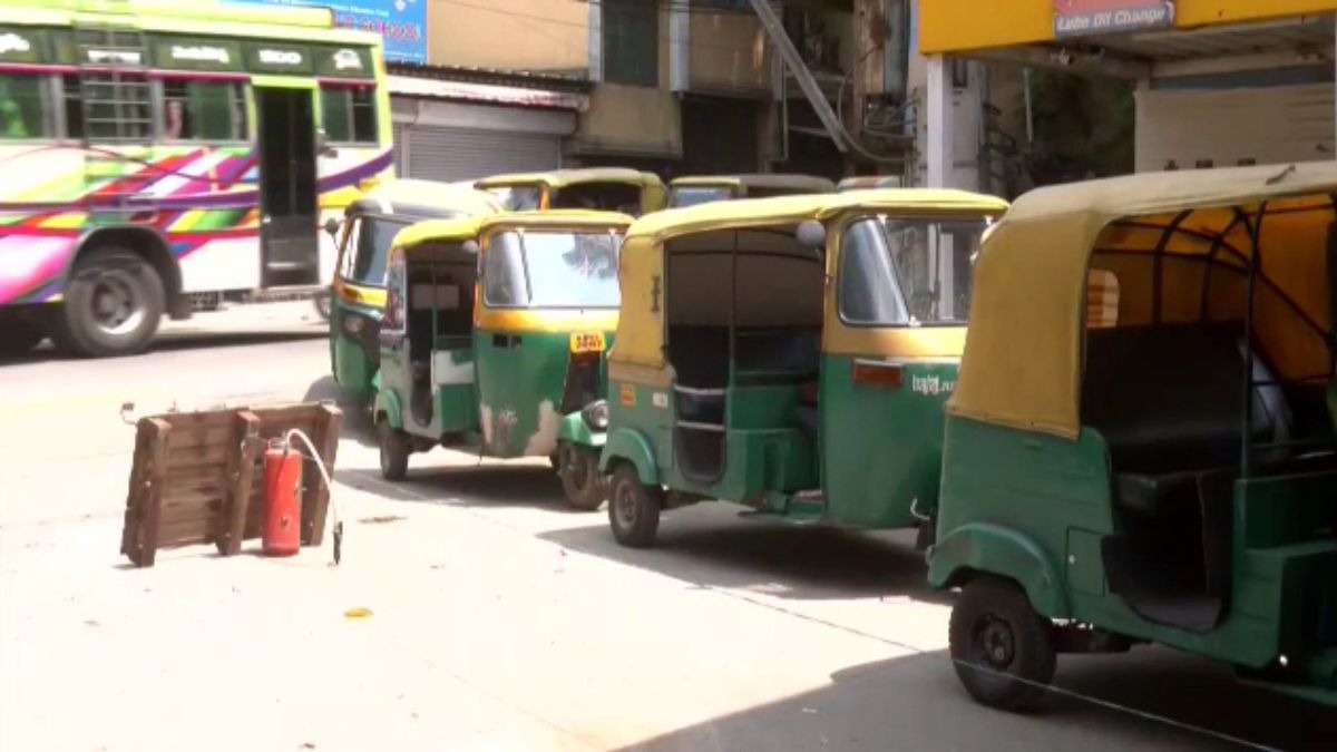 कई जगह लगे हैं एलपीजी ऑटो गैस नो स्टॉक के बोर्ड. (Photo: Screengrab)