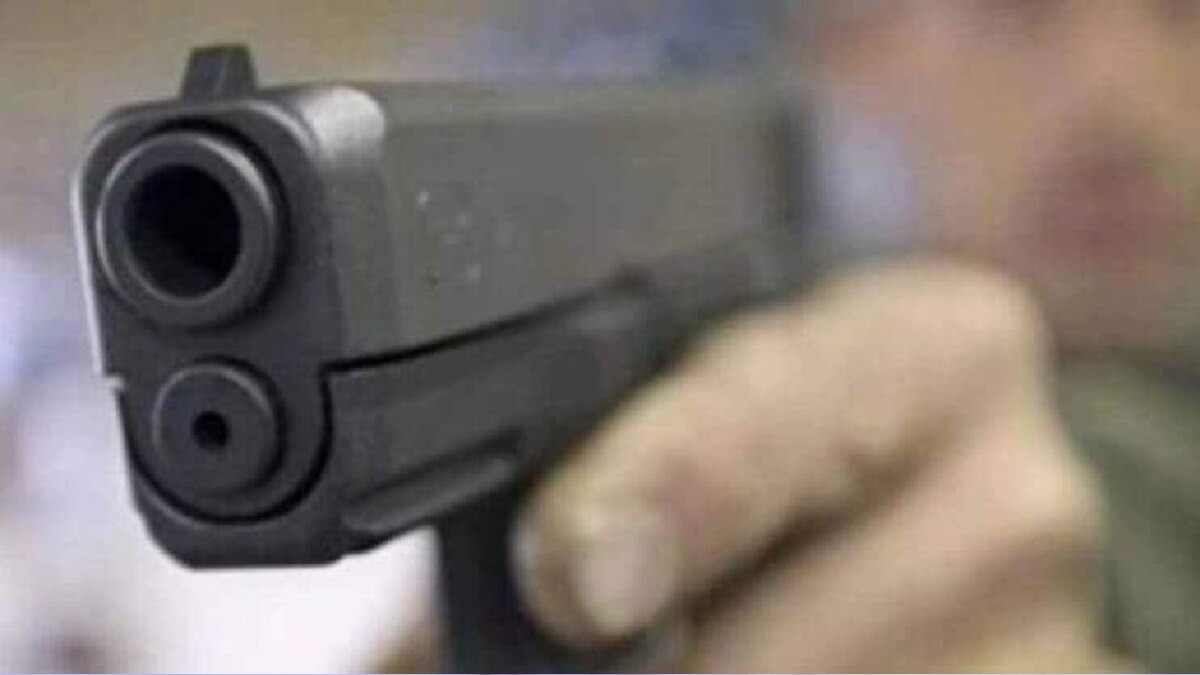 तमंचा लोड करते समय चली गोली.(Photo: Representational)