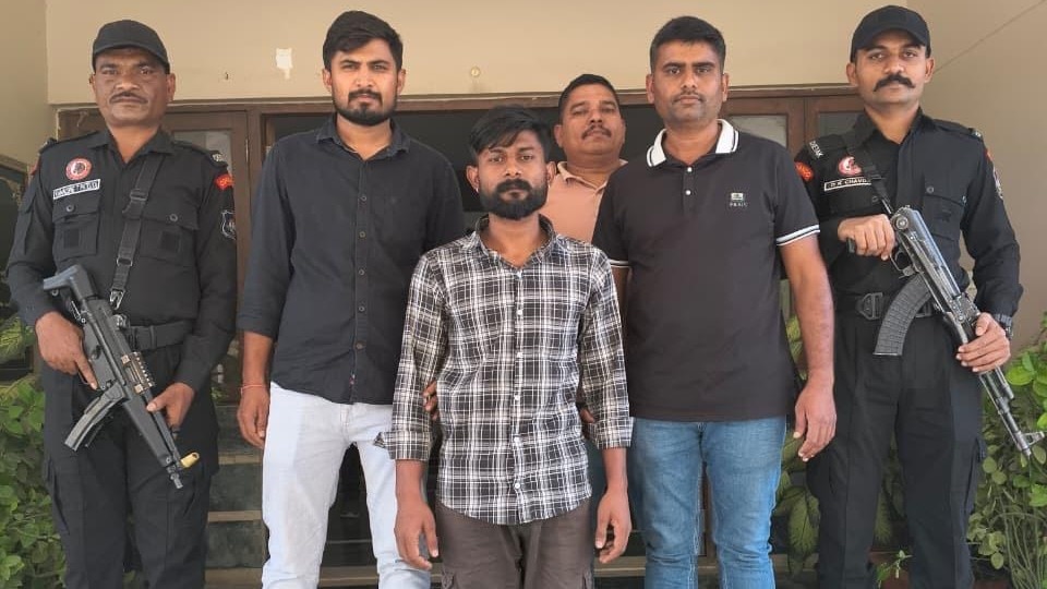  गुजरात से पकड़ा गया पंजाब का वांटेड आरोपी.(Photo: Atul Tiwari/ITG)