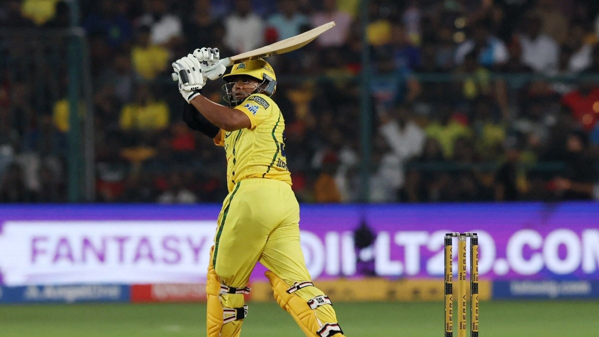 आईपीएल में बेंगलुरु-चेन्नई की टक्कर (Photo: AP)