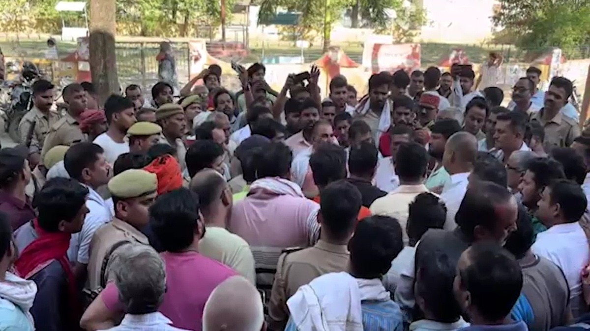देवरिया में वकील की मौत पर हंगामा. (Photo: Screengrab)