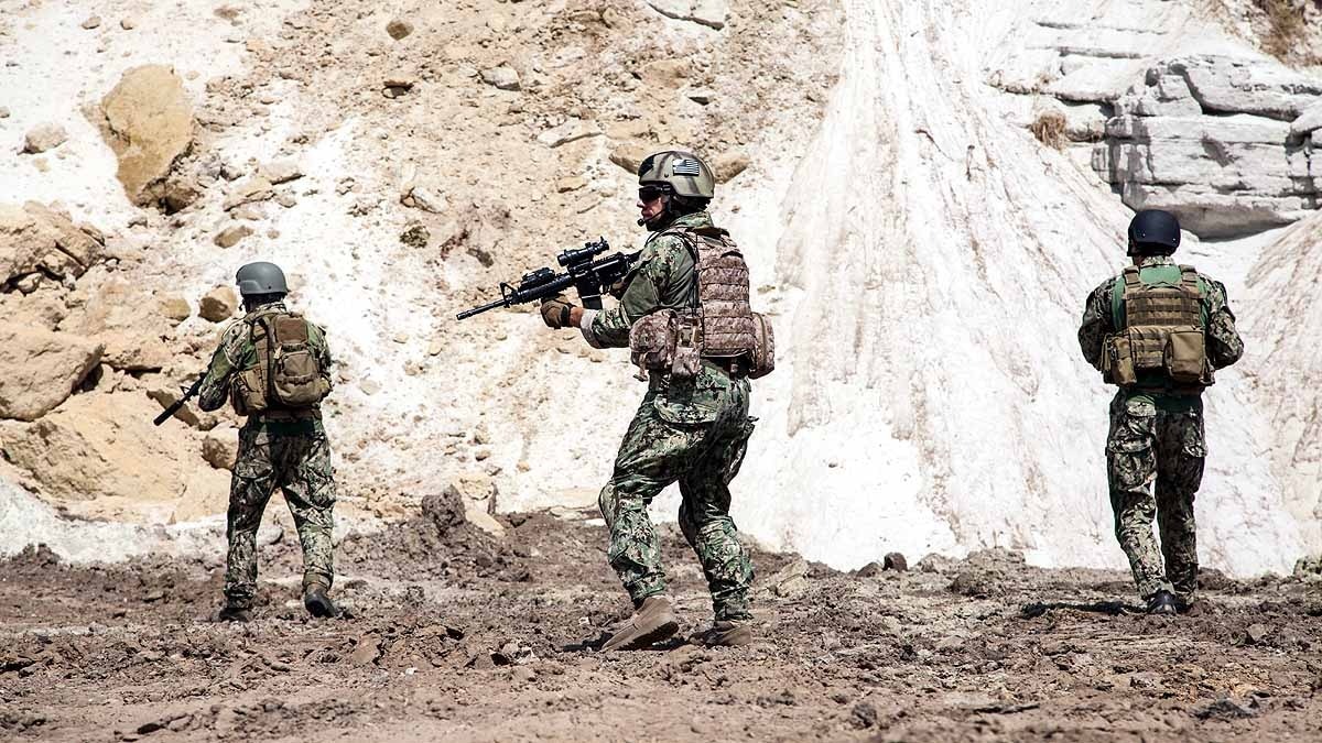 ये हैं अमेरिकी नेवी सील टीम के कमांडो जो सर्च एंड रेस्क्यू ऑपरेशन चला रहे हैं. (File Photo: Getty)