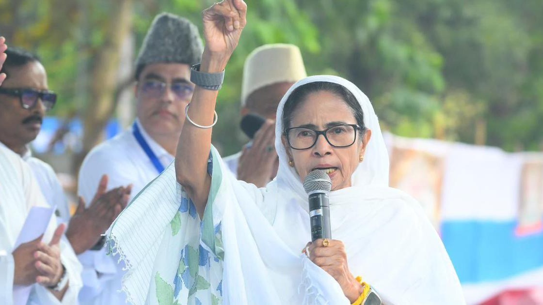 पश्चिम बंगाल की सीएम ममता बनर्जी कैसे मुस्लिमों को साध रही (Photo-TMC)