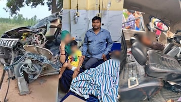 Father and Two Children Narrowly Escape in Bareilly Road Accident (Photo: Screengrab) Father and Two Children Narrowly Escape in Bareilly Road Accident (Photo: Screengrab)