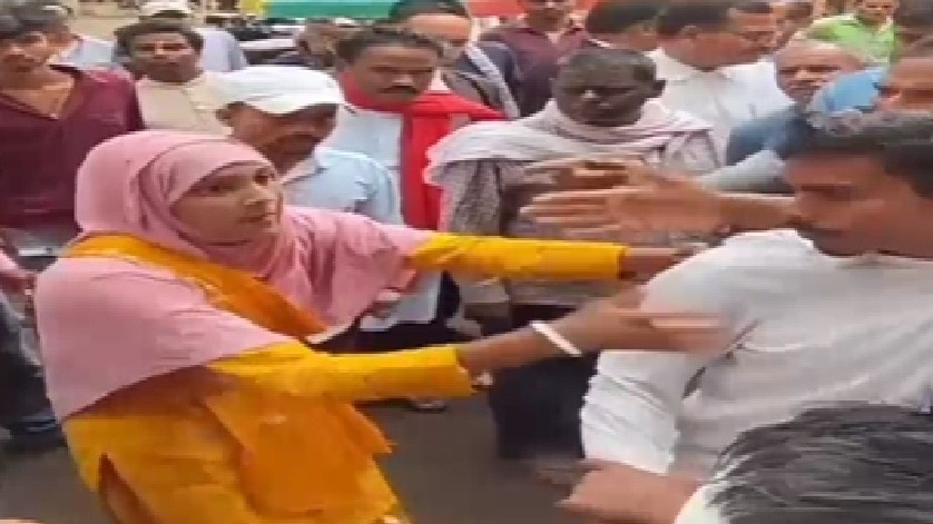 कोर्ट में पति की पिटाई से मची अफरा-तफरी. (Photo: Screengrab)