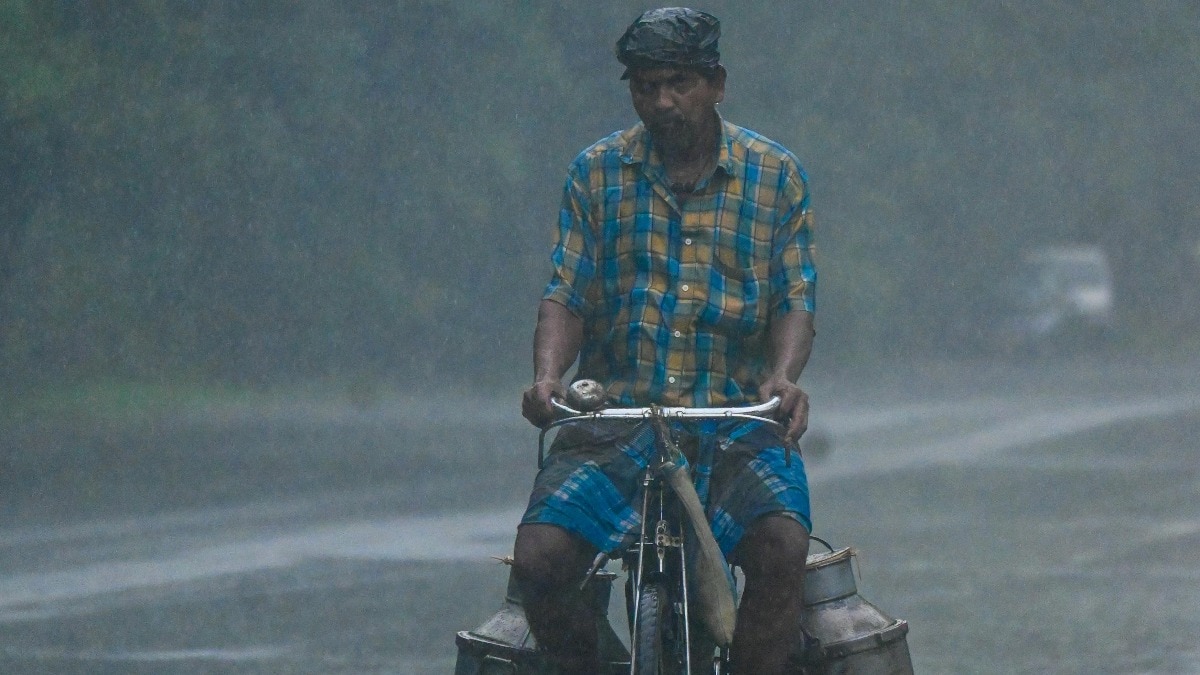 दिल्ली में रेनी मॉर्निंग, शिमला से कोलकाता तक मौसम खुशगवार, Photo-Video