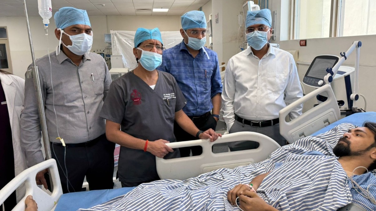 एयरहोस्टेज से शादी, प्यार में बेची 15 बीघा जमीन... पलटी किडनी बेचने वाले आयुष की दर्दभरी कहानी