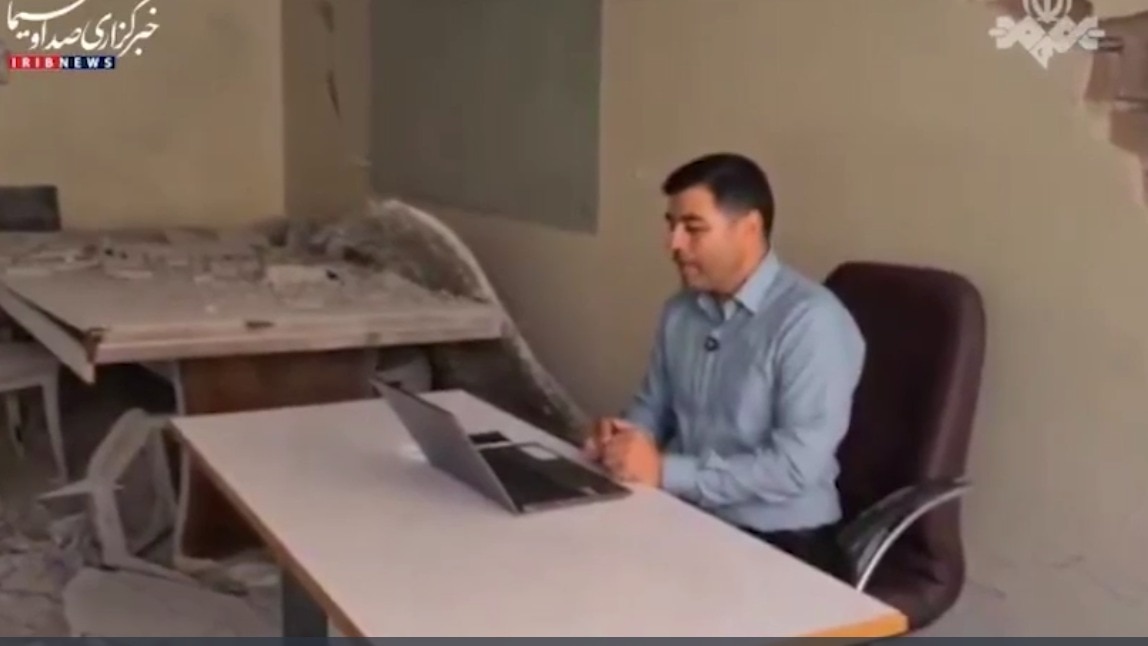 मिसाइल से जर्जर बिल्डिंग और लैपटॉप पर क्लास! ईरान के इस प्रोफेसर के जज्बे ने दुनिया को किया हैरान(Photo: Aajtak.in/Screengrab)