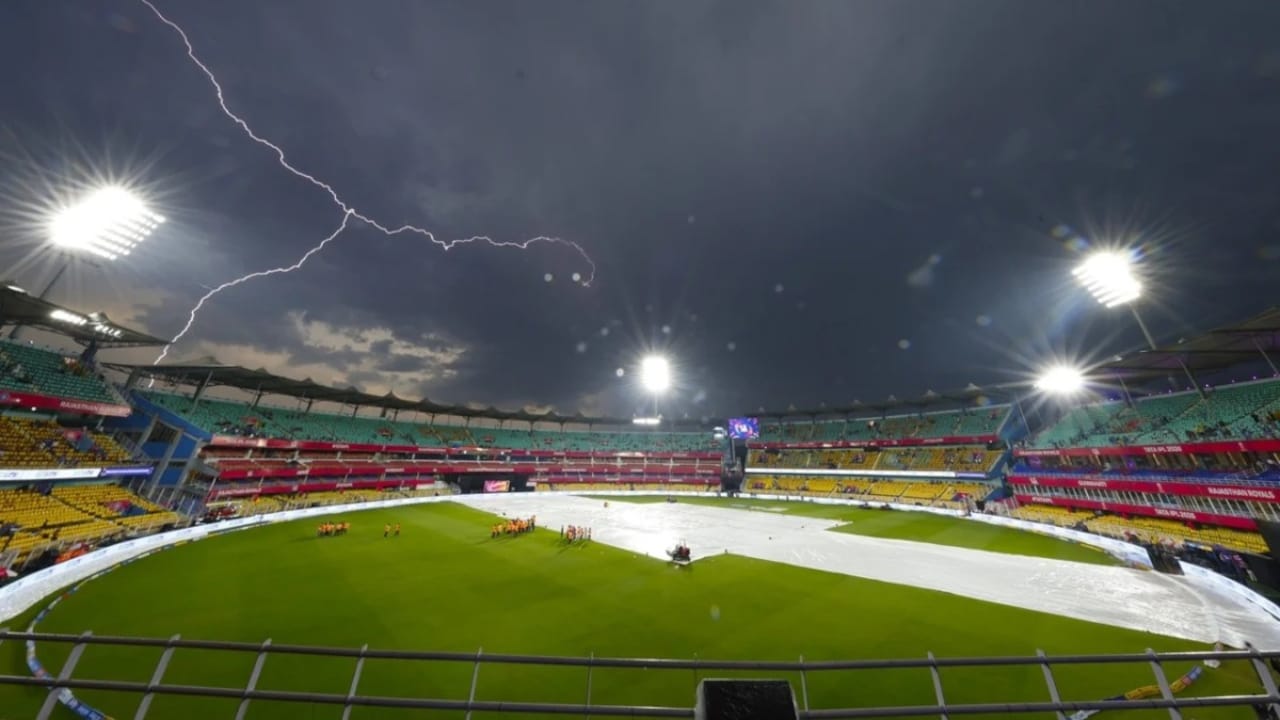 RR vs MI, IPL 2026 Live Score: रद्द होगा मुंबई-राजस्थान का मैच? जानें गुवाहाटी में अभी कैसा है मौसम