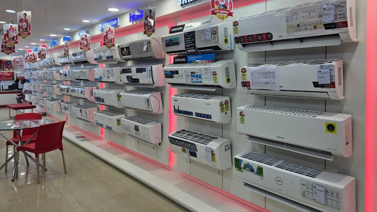 गर्मी नहीं होने की वजह से AC की बिक्री घटी. (Photo: AI Generated)