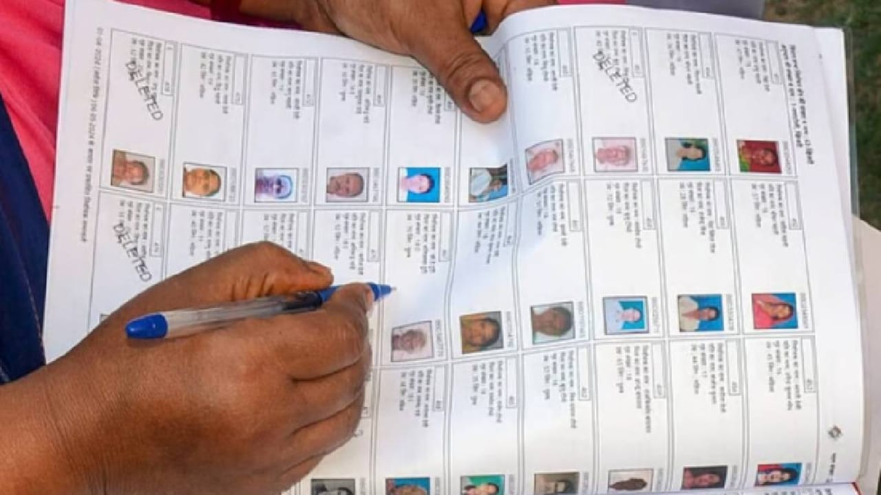 बंगाल वोटर लिस्ट पर सवाल, अब भी 30 लाख 'संदिग्ध' मतदाता होने का दावा