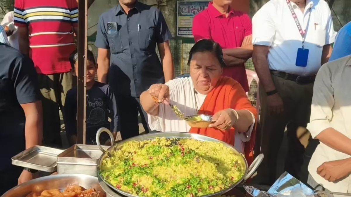 uma bharti sells poha on roadside in tikamgarh