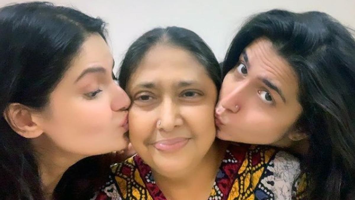 Zareen khan mother
