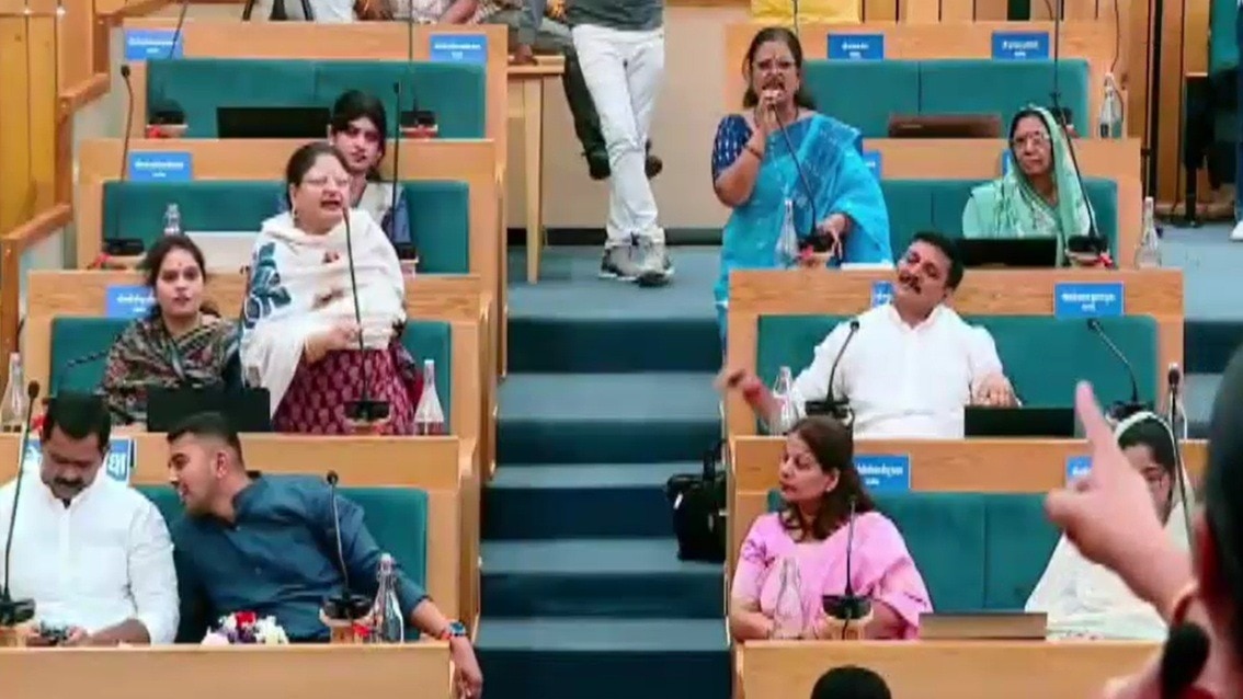 इंदौर नगर निगम परिषद में वंदे मातरम पर बवाल.  (Photo: Screengrab)