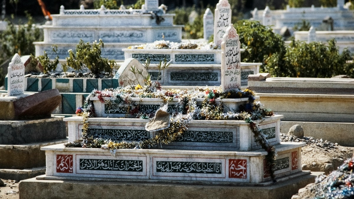 Pakistan graveyard space shortage