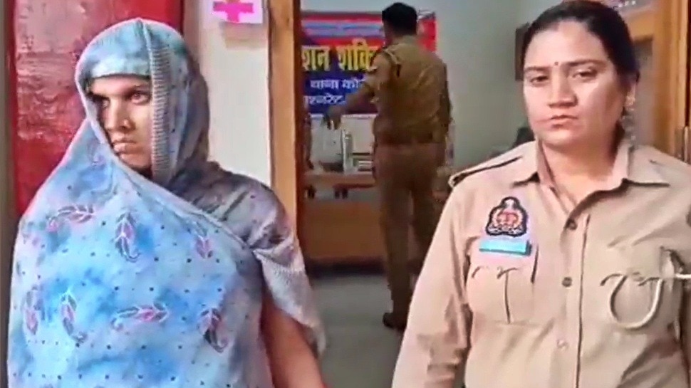 कानपुर पुलिस की गिरफ्त में 'कातिल' पत्नी (Photo- Screengrab)