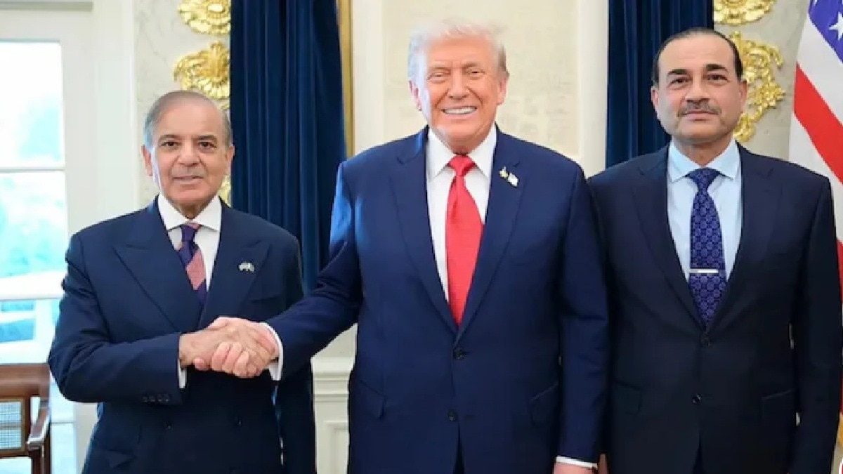 डोनाल्ड ट्रंप के साथ पाक प्रधानमंत्री शहबाज शरीफ और सेना प्रमुख आसिम मुनीर (File Photo: ITG) 