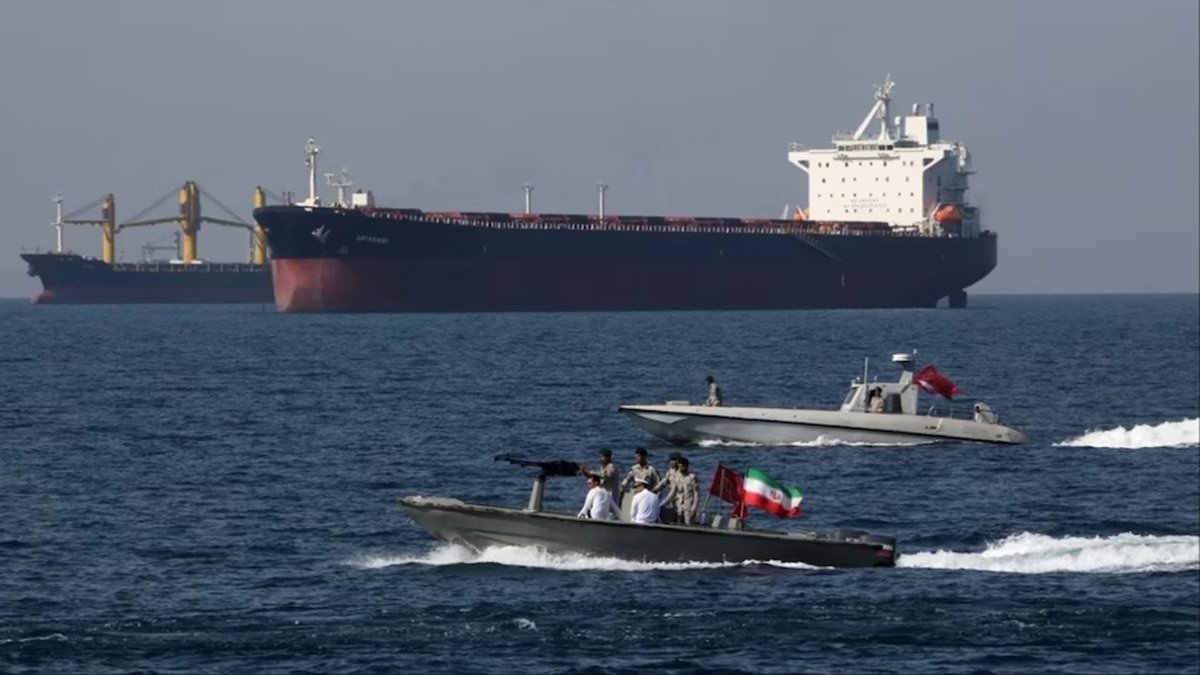 होर्मुज में बारूदी सुरंगें नहीं हटा रहा ईरान! अब जहाजों को बचाने का बनाया नया प्लान