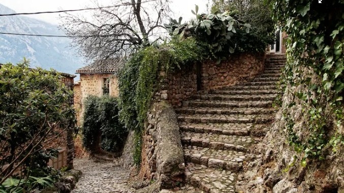 स्पेन में मिल रहा है मुफ्त में घर, नौकरी का भी ऑफर, बस पूरी करनी होगी ये शर्त