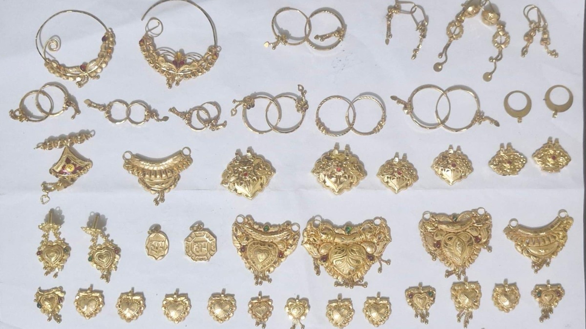 करीब 9 लाख रुपये के गहने बरामद.(Photo: Siddhartha Gupta/ITG)