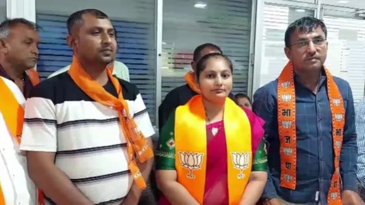 पार्षद सेजलबेन गोहिल ने सुरक्षा संबंधी चिंताओं का हवाला देकर कांग्रेस जॉइन किया, दो घंटे बाद बीजेपी में वापस आइ गईं. (Photo: ITG)