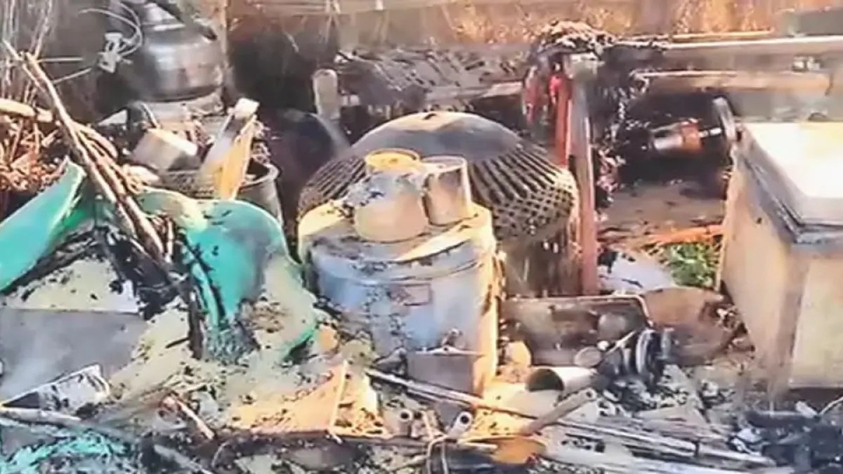 हरियाणा के यमुनानगर स्थित सलेमपुर बांगर इलाके में एक कमरे में एलपीजी सिलेंडर फटने से दीवारें ढह गईं. (Photo: ITG)