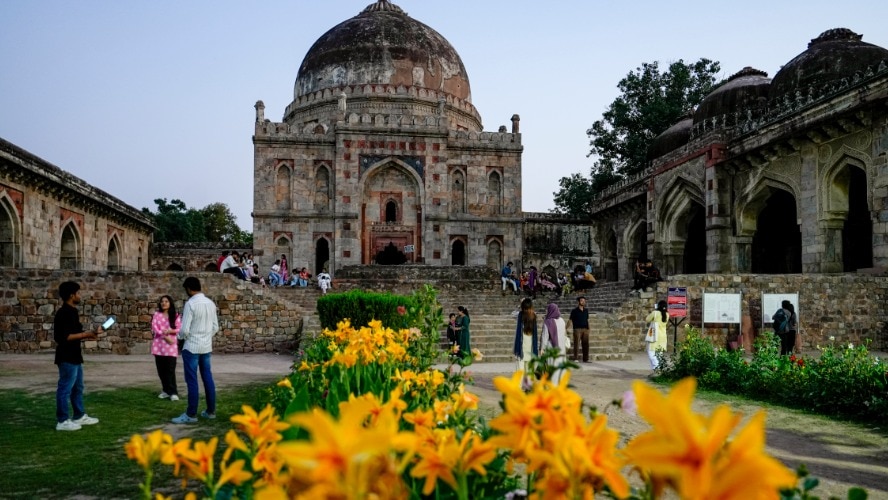 बढ़ने लगा पारा! दिल्ली में तेज हवाओं का अलर्ट, इन राज्यों में आज भी बारिश