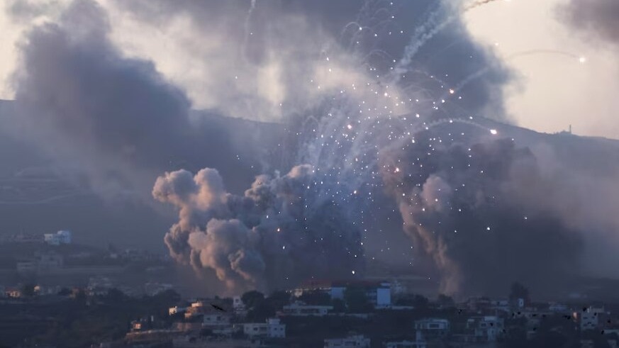 लेबनान के कई इलाकों में इजरायली तोपों ने की भारी गोलाबारी (Reuters photo)