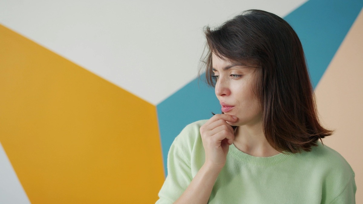 तनाव के समय हम ज्यादा चीजें भूलने लगते हैं, जैसे कि क्या लेने गए थे या क्या काम करना था. ( Photo: Pexels)