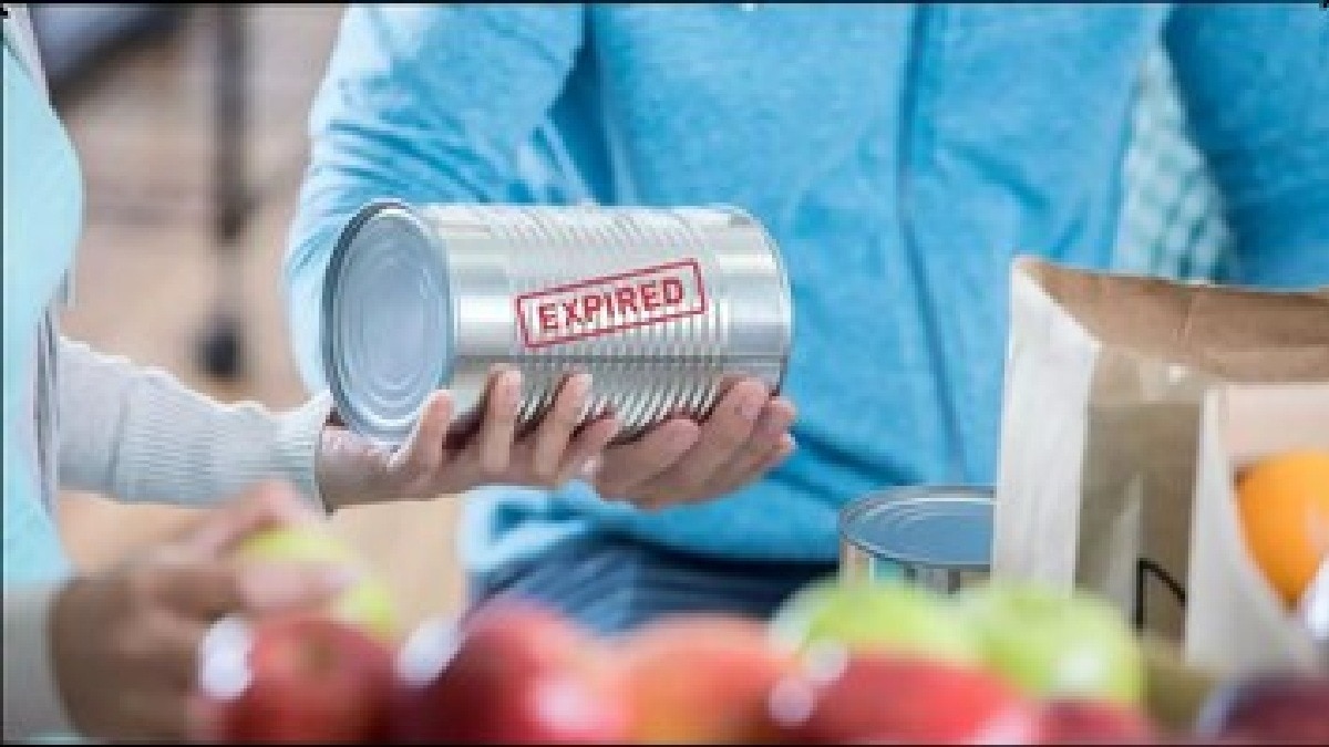 एक्सपायर्ड और खराब खाद्य व कॉस्मेटिक उत्पाद बरामद (Photo: Representational) 