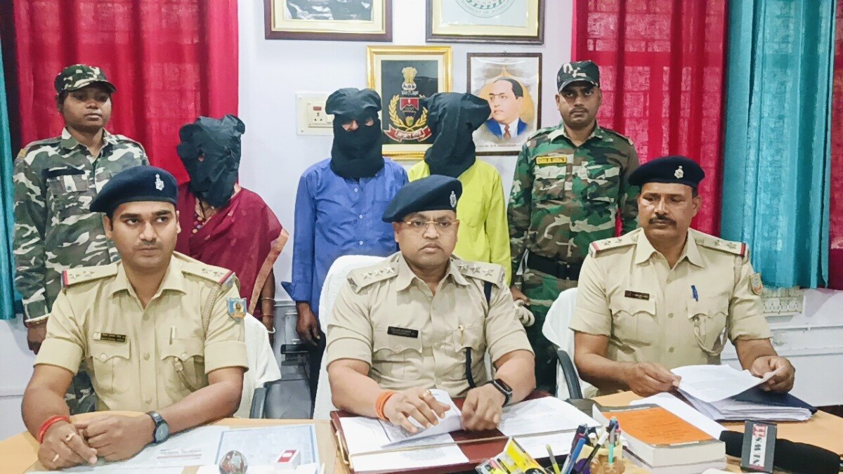 चाची संग आपत्तिजनक हालत में पकड़ा गया भतीजा, चाचाओं ने पीट-पीटकर मार डाला