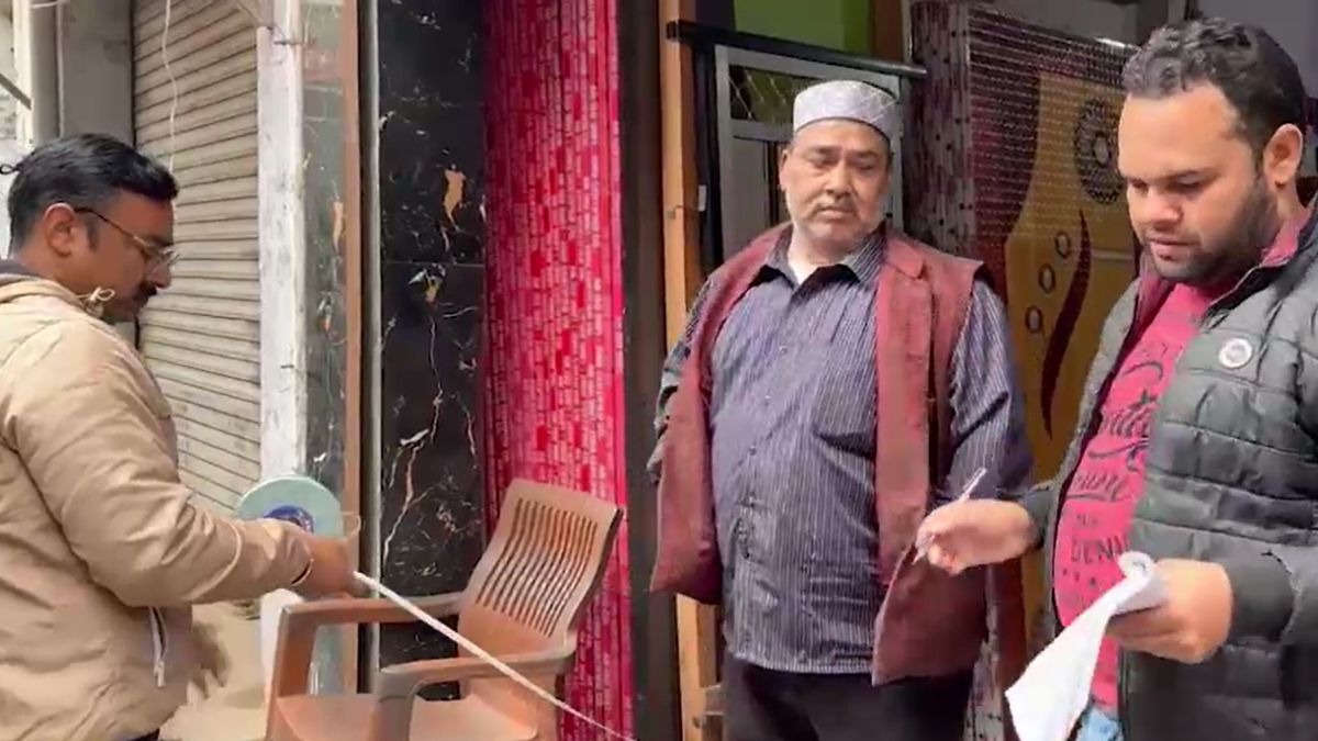 30 दिसंबर को राजस्व टीम ने की थी अवैध निर्माण की पैमाईश. (Photo: Screengrab)