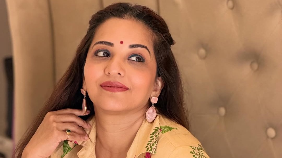 अनिरुद्धाचार्य ने पति-पत्नी के रिश्ते पर दी सलाह, एक्ट्रेस ने किया रिएक्ट