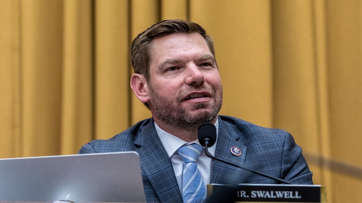 एक महिला ने जबरदस्ती छूने का आरोप लगाया. Photo Reuters