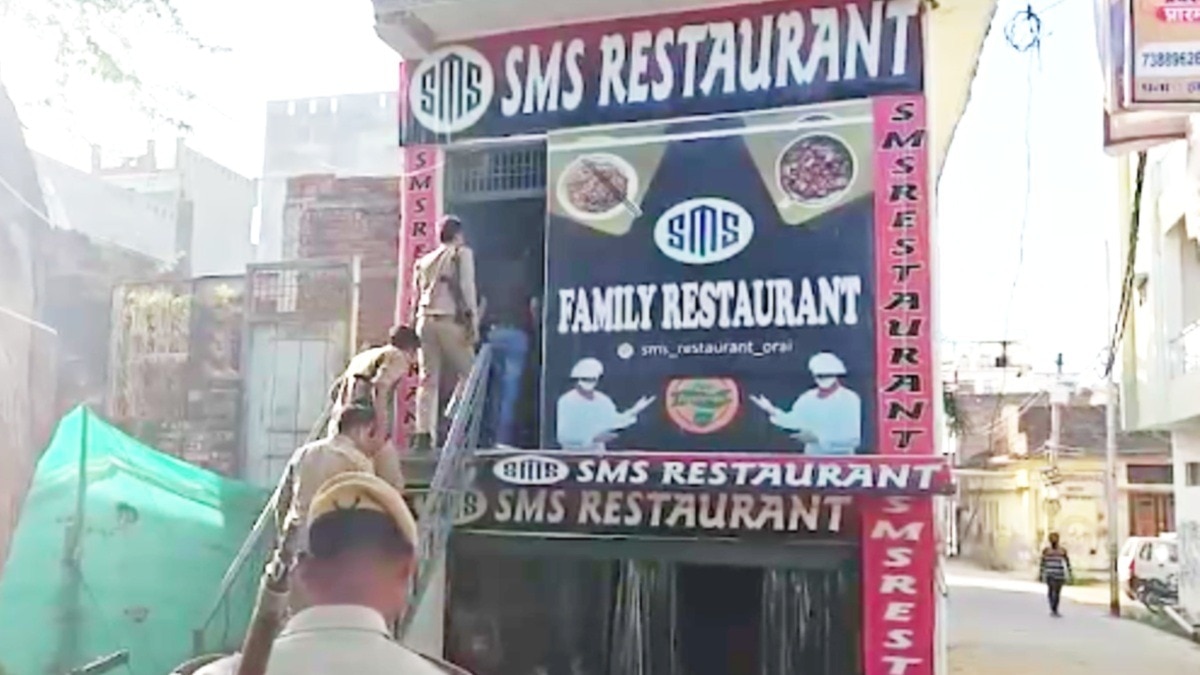 रेस्टोरेंट के अंदर का नजारा देख उड़े अधिकारियों के होश.(Photo:ITG)