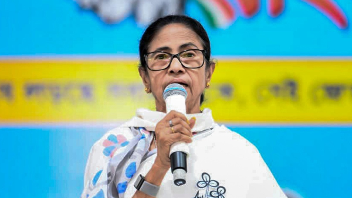 खंडाघोष की रैली में ममता बनर्जी ने स्पेशल इंटेंसिव रिवीजन को बड़ा घोटाला करार दिया है (Photo: PTI)
