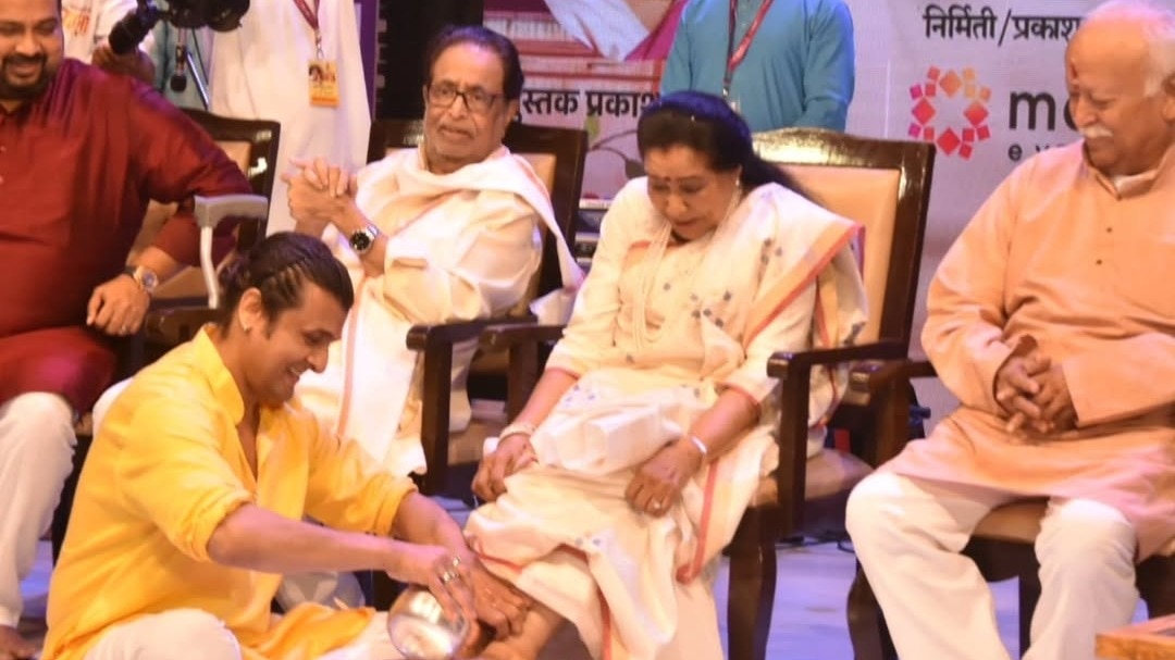 आशा के जाने से गम में सोनू निगम (Photo: Instagram @sonunigamofficial)