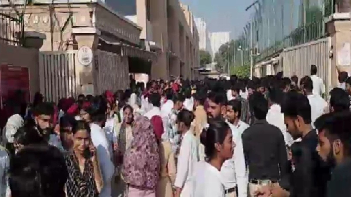 noida employee protest