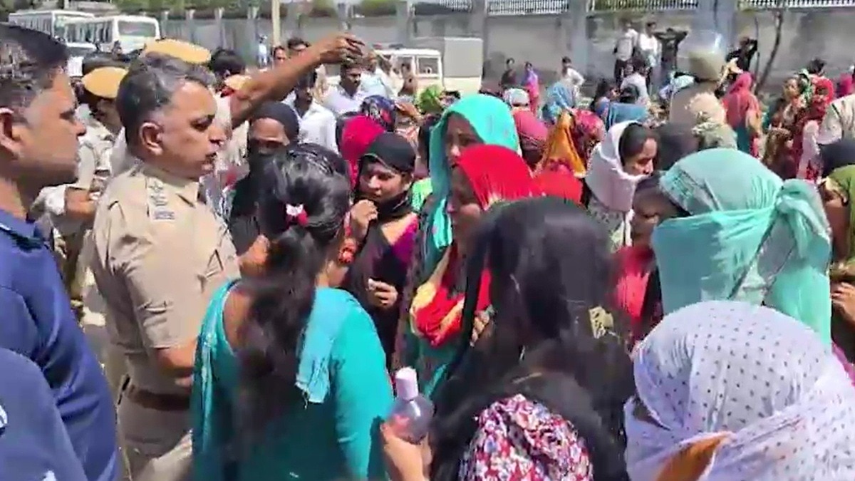 भिवाड़ी में भी प्राइवेट कंपनियों के कर्मचारियों का उग्र हुआ विरोध प्रदर्शन. (Photo: Screengrab) 