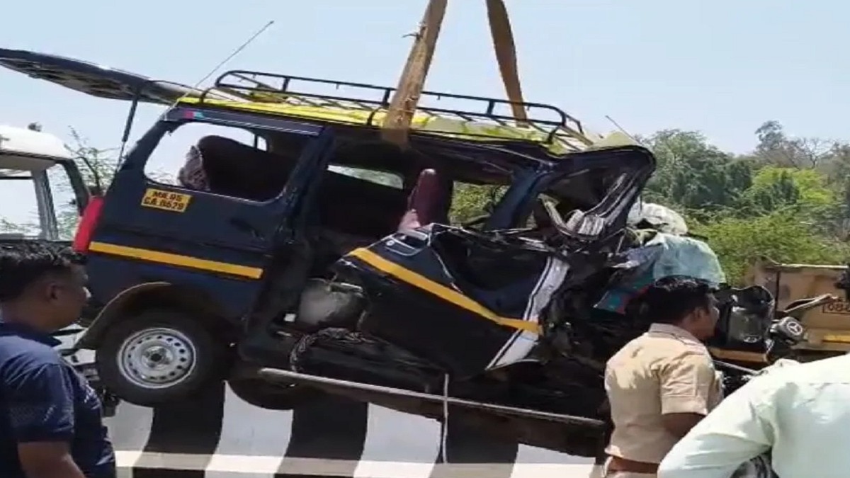 महाराष्ट्र में भीषण सड़क हादसा, डंपर-इको कार टक्कर में 11 लोगों की मौत