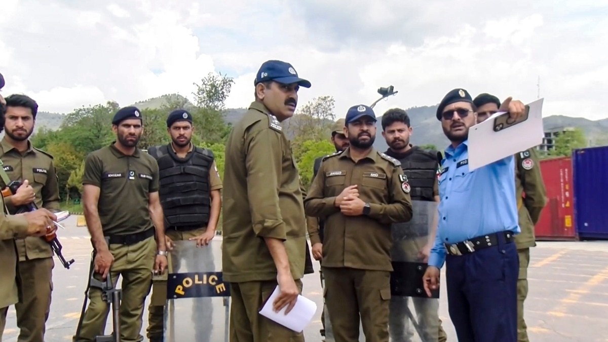 टॉक्स खत्म होते ही टेरर अटैक, कर्जे के लिए US में वित्त मंत्री, PAK का पुराना रोना चालू