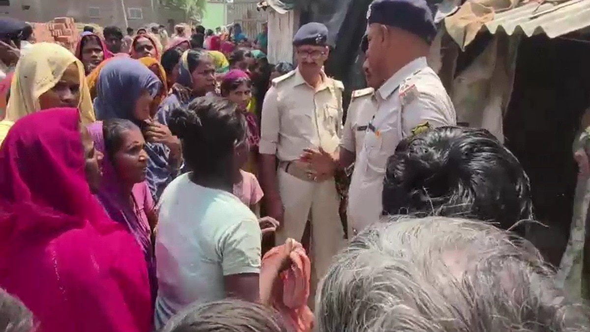 रोते हुए पिता ने लगाया आरोप, धर्म परिवर्तन से इनकार पर ले ली गई बेटी की जान