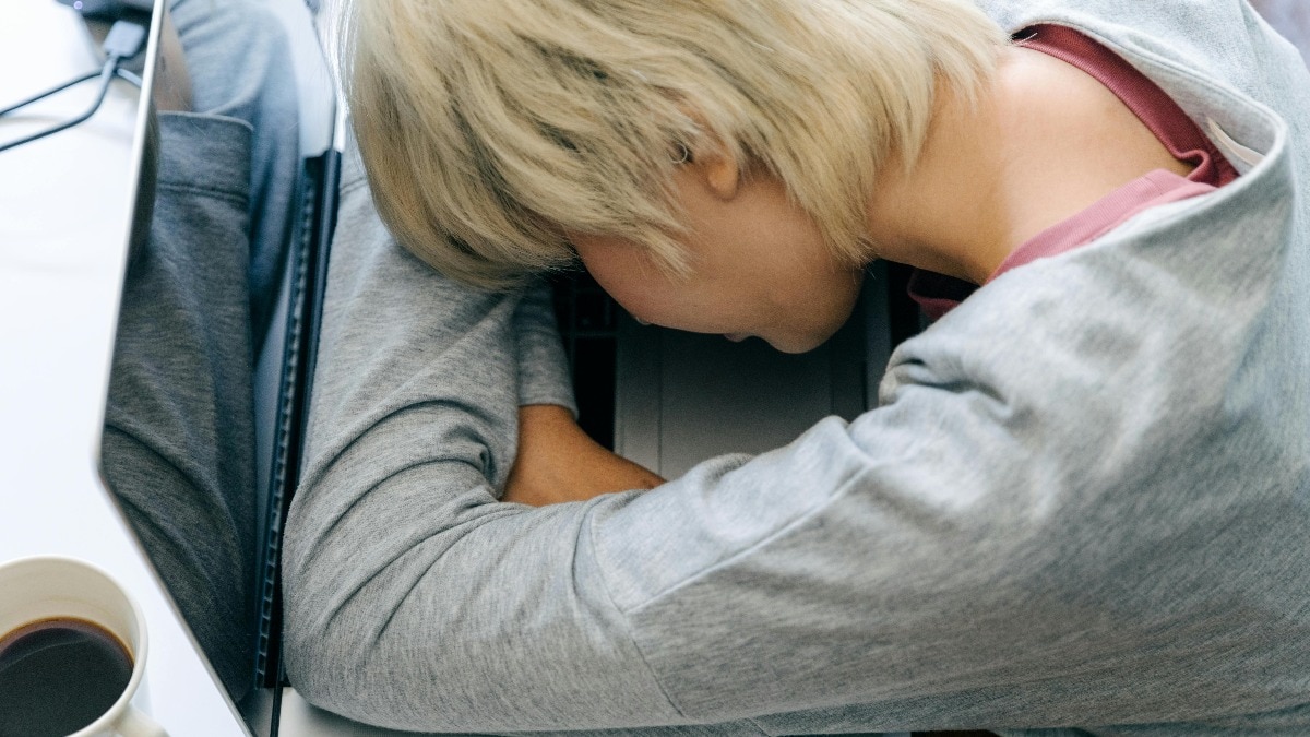 China office sleeping employee controversy