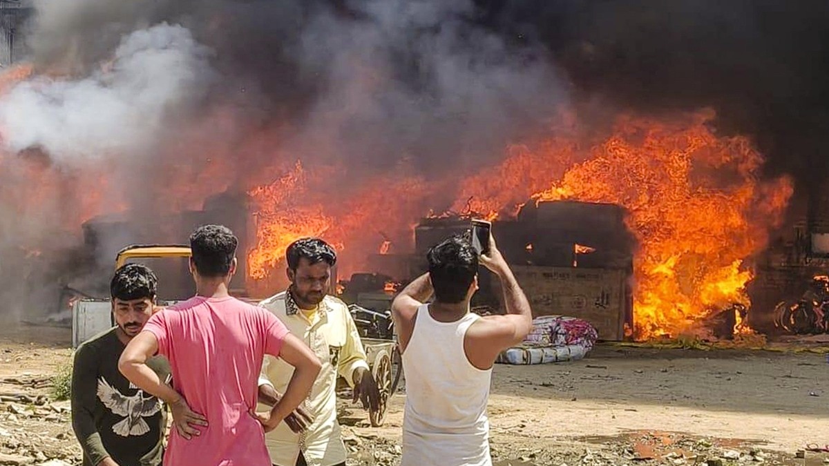 गुरुग्राम में पेट्रोल बम की बोतलों से हमले की थी तैयारी.(Photo:Screengrab)