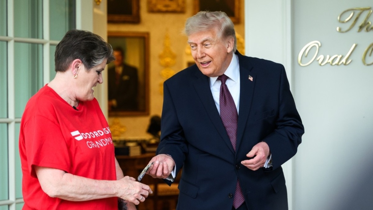 ट्रंप व्हाइट हाउस में ‘No Tax on Tips’ पॉलिसी को प्रमोट करते नजर आए (Photo- X/@WhiteHouse)